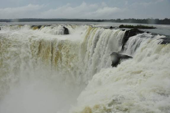 A incrível Garganta do Diabo, visto do lado argentino do parque, em Puerto Iguazu - Argentina